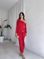 Elegante abito lungo rosso monospalla con fibbia dorata e dettagli plissettati chic - S / Rosso