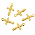 Detailansicht von fünf goldfarbenen Edelstahl-Kreuzen mit gewellter Oberflächenstruktur - Diagonales Texturkreuz / Gold
