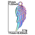 Detailansicht des Regenbogen-Flügelanhängers mit Maßen von 31 mm Höhe und 11 mm Breite - Anhänger / Bunt