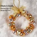 Corona de Navidad con cascabeles dorados, plateados y de oro rosa y lazo amarillo - Estilo A Pequeño Dorado