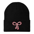 Dettaglio ricamo fiocco di zucchero su berretto in maglia nera con texture invernale - 54-60cm / Nero