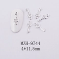Gros plan de breloques à ongles en alliage argenté en forme de clé de 4x11,5 mm - Style Clé Rétro Argent (MZH-9744)