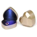 Portagioie LED a forma di cuore oro opaco con fodera in velluto nero per collane - Oro (Vernice Lucida)