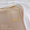 Detalle del collar con colgante Forever dorado con medidas de la cadena y del colgante - Dorado