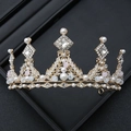 Goldene Brautkrone mit weißen Perlen und funkelnden Strasssteinen für Partys - 11# Krone (Perle Strass Schopf Stil) / Gold