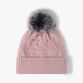 Gorro de punto rosa con pompón de piel sintética y trenzado grueso para el invierno - Rosa