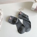 Socquettes grises en maille côtelée avec broderie nœud rose délicate - Taille unique / gris foncé