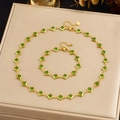 Elegante conjunto de joyas de acero inoxidable dorado con pedrería de vidrio verde esmeralda - Juego de Collar y Pulsera (N4033 B1999)