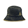 Dettaglio del cappello pescatore in denim scuro con bordi sfrangiati ed effetto strappato - Denim Blu Giallastro