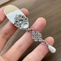 Silver duckbill hair clip with luxury zircon stones and teardrop pearl pendant detail - Silver Base Single Tassel Hair Clip