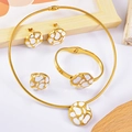 Vergoldetes Schmuckset mit unregelmäßigen schwarz-weißen Anhängern, Halskette und Ring - Weißer Unregelmäßiger Musterstil (TZ00124) / Gold+Weiß