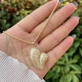 Collana con ciondolo a cuore placcato oro 18 carati con cristalli tenuta in mano - Stile Cuore Pieno 3D (3)