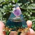 Piramide orgonite con sfera di ametista, albero della vita e resina blu lucida - QK13 Smaltato / 6cm