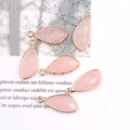 Colgante de cuarzo rosa facetado en forma de gota con borde dorado para joyería artesanal - Cuarzo rosa