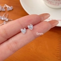 Orecchini a perno a cuore da 5mm in zircone con finitura argento per uso quotidiano - Stile Cuore (5mm) / Bianco / Singolo Paio