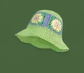 Bob pliable au crochet vert avec motifs de fleurs vintage bleues et jaunes - M (56-58cm) / Vert