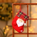 Calcetín navideño con aplique de Papá Noel 3D y puño de cuadros rojos y verdes - Estilo Papá Noel
