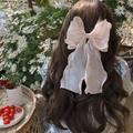 Elegante pinza para el pelo con lazo grande de organza beige y borde de volantes - 1 Pieza / Champán