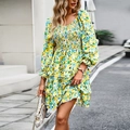Abito a fiori giallo con scollo quadrato, busto a punto smock e orlo con volant a strati - S / verde chiaro