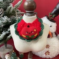 Detail of red and green crochet pet bib with apple design for Christmas holiday style - One Size / Apple Cushion