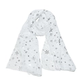 Détail d'une écharpe de Noël blanche légère avec imprimé flocons d'argent et texture fine - Blanc