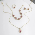 Parure de bijoux dorés avec pierres roses en forme de cœur incluant collier et bagues - 3060 Rouge