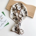 Elegante foulard stretto in seta crema con motivi floreali e farfalle marroni vintage - Peonia Bianca Beige