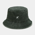 Détail du chapeau bob en coton délavé gris foncé avec broderie avion et œillets d'aération - M (56-58cm) / Vert Militaire
