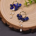 Golden twist hoop earrings with blue lapis stones and drop-shaped white pearls - Lapis Lazuli