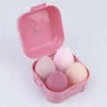 Set de cuatro esponjas de maquillaje rosa y violeta en una caja cuadrada portátil - Caja de Color de 4 Rejillas Serie Rosa