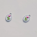 Dettaglio dei ciondoli ovali a tulipano con cuori rosa e perline bianche per gioielli - Tulipano Bianco