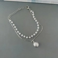 Bracelet double rangée argenté avec petites perles et un pendentif perle ronde élégant - 3049