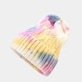 Λεπτομερής λήψη της πλέξης tie-dye με σχέδιο κοτσίδα σε έναν ζεστό χειμερινό σκούφο - Ουράνιο Τόξο Tie-dye (Χρώμα 4)