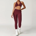 Burgunderrotes Yoga-Set mit Halter-Sport-BH und hoch taillierter Fitness-Leggings - S / Sport-BH + Leggings / Kirschrot