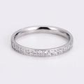 Dettaglio dell'anello eternity in acciaio inossidabile argento con cristalli chiari - US 6 / Color Acciaio