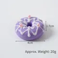 Donut jouet violet avec crème blanche et perles roses, diamètre 4cm, poids 20g - Modèle uniquement / Donut Violet