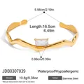Bracciale rigido a onde dorate in acciaio inossidabile con zircone rettangolare - Bracciale Rigido Ondulato in Zirconia Rettangolare (JDB0307039)