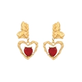 Eleganti orecchini a lobo a cuore irregolare placcati in oro con pietre rosse vivaci - Rosso