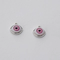 Detailansicht silberner Legierungsanhänger mit realistischen rosa Augen und Ösen - Silberfarben (Rosa Auge)
