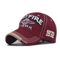 Berretto da baseball vintage in cotone bordeaux con ricamo SPARK e tesa invecchiata - Rosso Vino (Stile 1932)