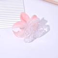 Détail d'une pince à cheveux en forme de fleur de frangipanier rose et transparente - 8CM Style Dégradé Frangipanier / Rose