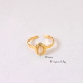 Detailansicht Goldring mit ovalem Naturstein, Gewicht 1,3g und 10mm Steinhöhe - Weißer Jade