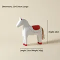 Décoration de Noël cheval de Dala en bois blanc avec selle rouge et queue en jute - Cheval en Bois Grand (HY186183)