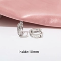 Vue macro de boucles d'oreilles en argent avec double rangée de zircons et 10mm d'intérieur - Diamètre Intérieur 10mm / Argenté
