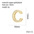 Nahaufnahme von 13x10mm vergoldetem Buchstaben-C-Anhänger mit Zirkonia aus Kupfer - Buchstabe C