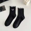 Schwarze Baumwollsocken mit weißem Rüschenrand und gesticktem Schleifen-Detail - Schwarz