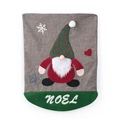 Graue Weihnachtsstuhlhusse mit besticktem Gnom und Noel-Schriftzug für die Deko - Roter Gnom-NOEL Stil