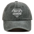 Dettaglio del ricamo SUPER GRANDPA sul cappello da baseball vintage grigio scuro - Regolabile / Verde