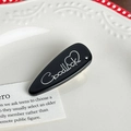 Barrette en acétate noir brillant avec texte Good Luck et un petit détail en strass - 5.7cm / Noir