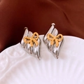 Dettaglio orecchini in metallo liquido argento con fiocco dorato su base di ceramica - Argento (Silver Earring Post)